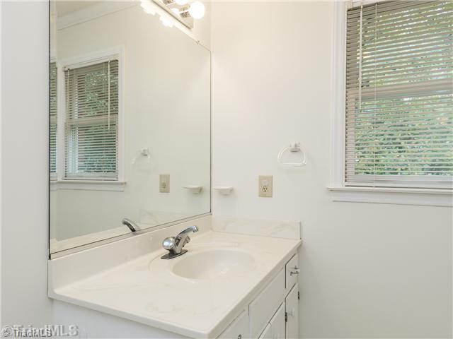 902 South Ridge Road Burlington, NC 27217 - Photo 10 of 16 Master Bath/Spa.
