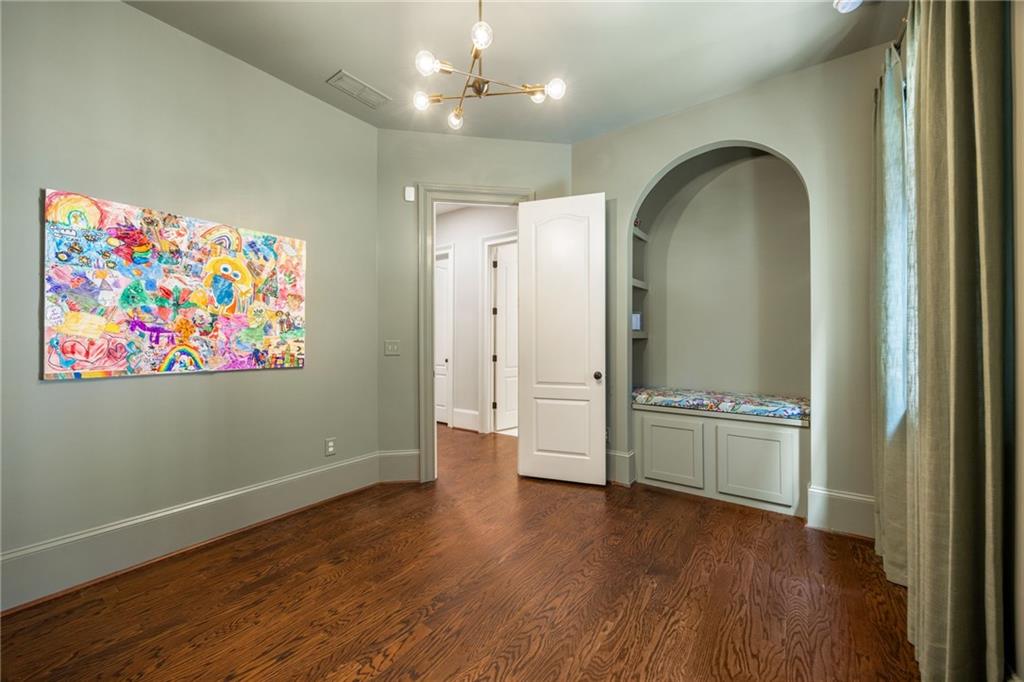 320 Valley Brook Way Atlanta, GA 30342 - Photo 13 of 38