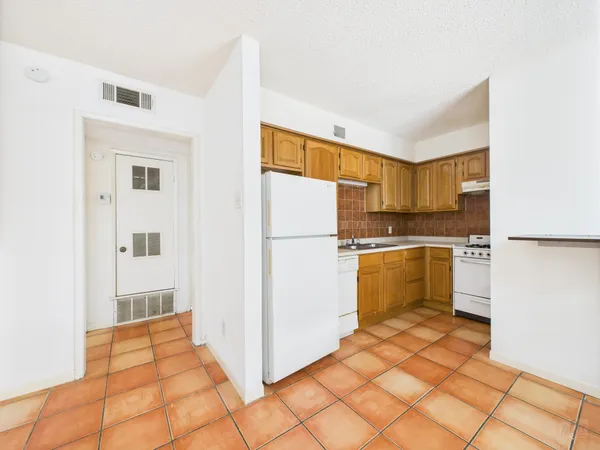 $1,200 | 803 West 28th Street, Unit 107, Austin, TX 78705