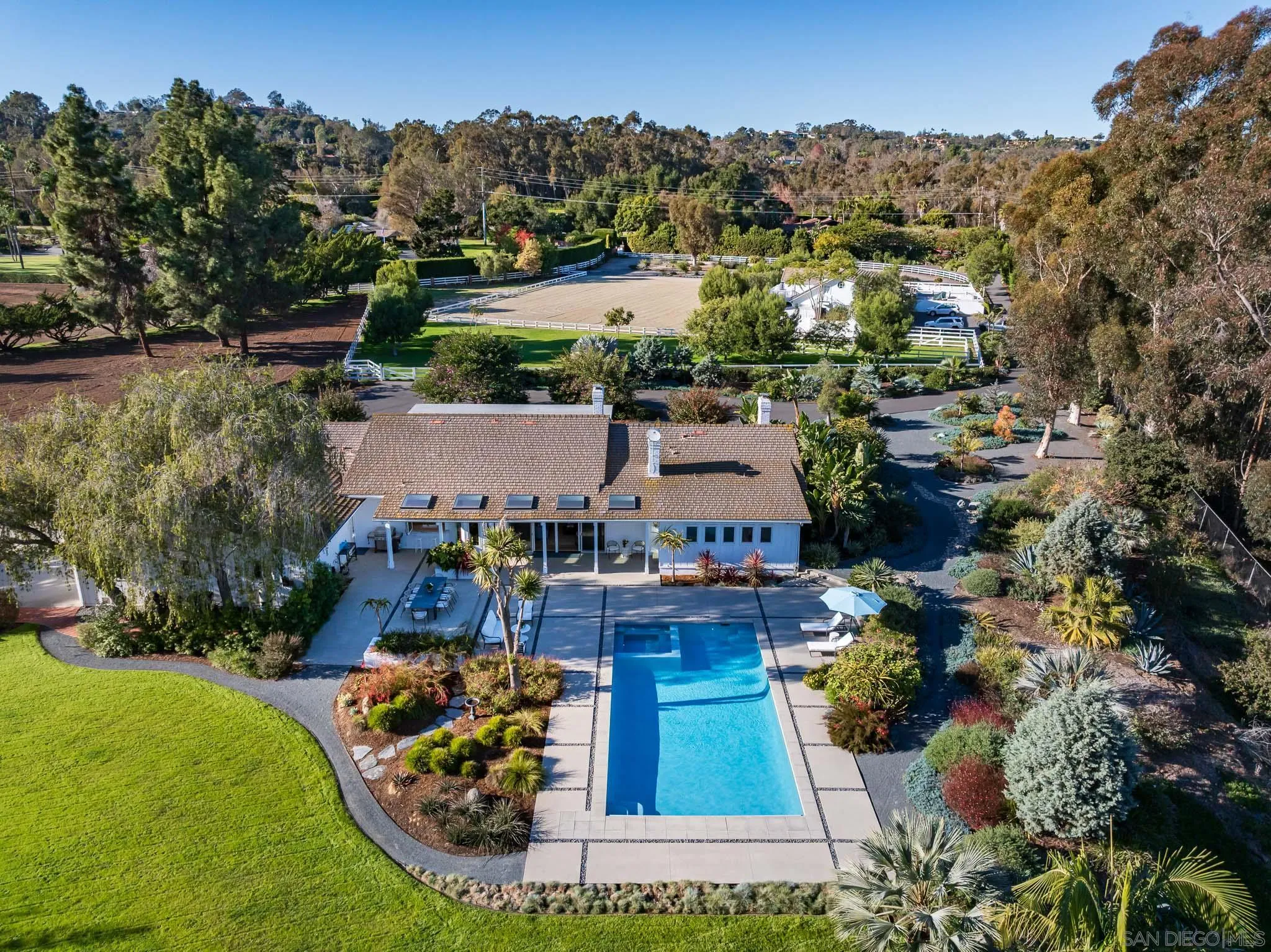 an aerial view of a house with yard swimming pool and outdoor seating