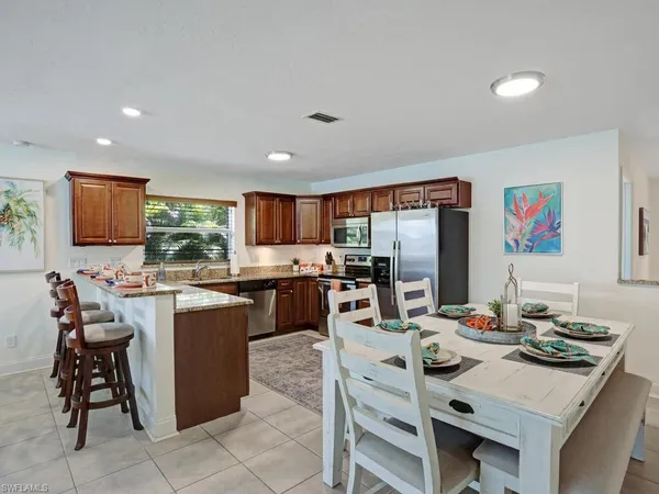 $4,000 | 625 97th Avenue North, Naples, FL 34108