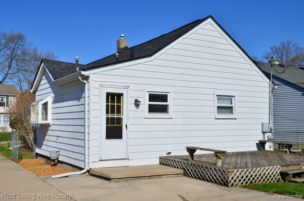 2694 Kenmore Road Berkley, MI 48072 - Photo 20 of 24 back of house.jpg
