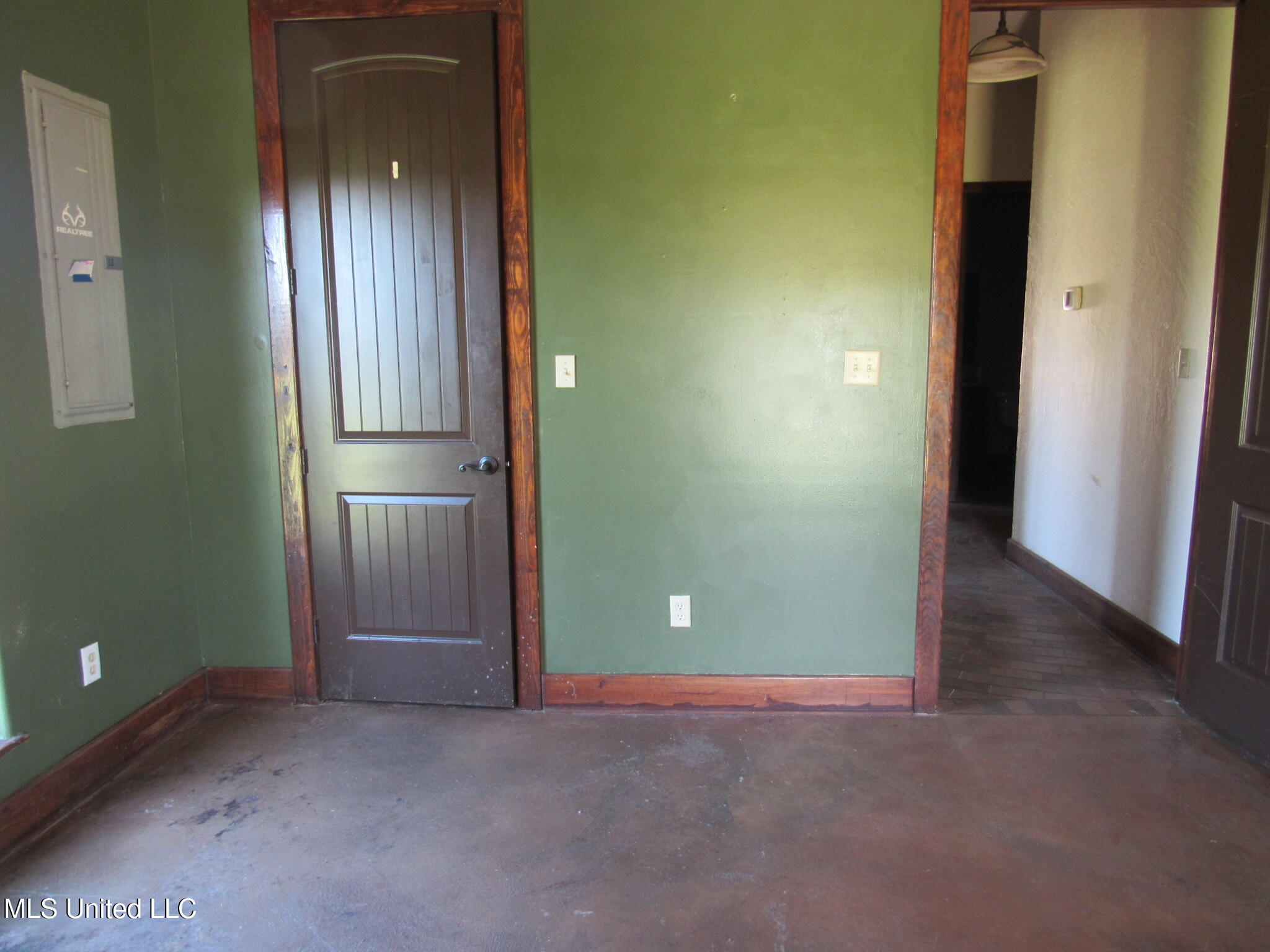 981 Woolfolk Road Senatobia, MS 38668 - Photo 16 of 25 IMG_6338bed