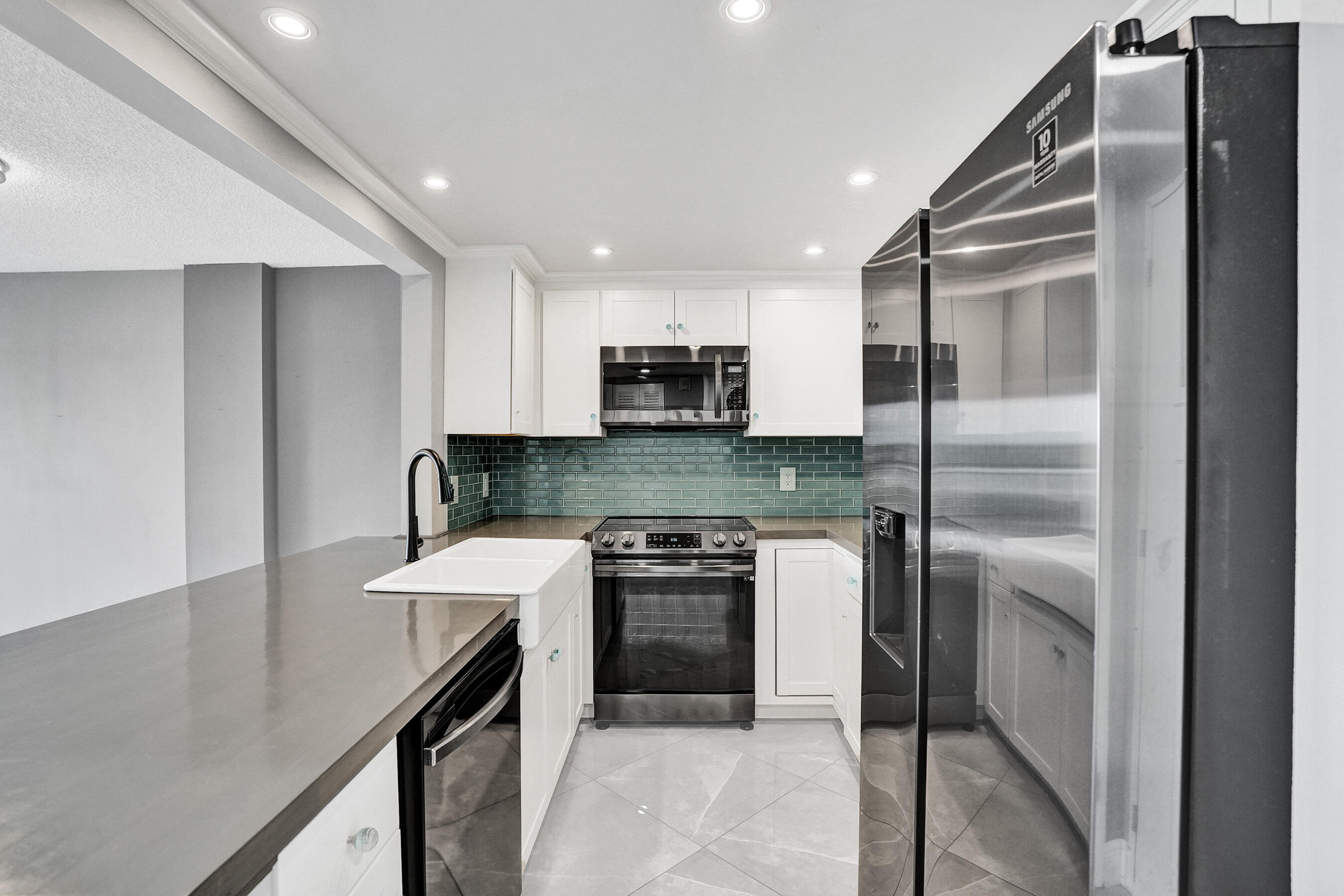 2611 North Riverside Drive, Unit 604 Pompano Beach, FL 33062 - Photo 5 of 72 DSC07794