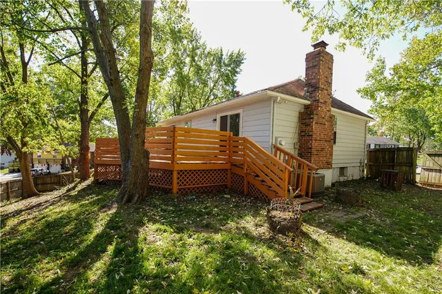 $195,000 | 913 Northwest Camelot Court, Blue Springs, MO 64015