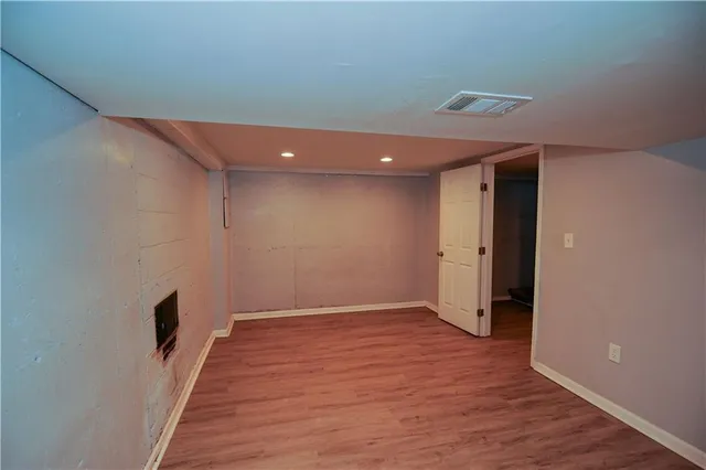 $195,000 | 913 Northwest Camelot Court, Blue Springs, MO 64015