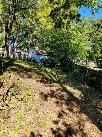 $195,000 | 913 Northwest Camelot Court, Blue Springs, MO 64015