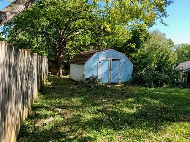 $195,000 | 913 Northwest Camelot Court, Blue Springs, MO 64015