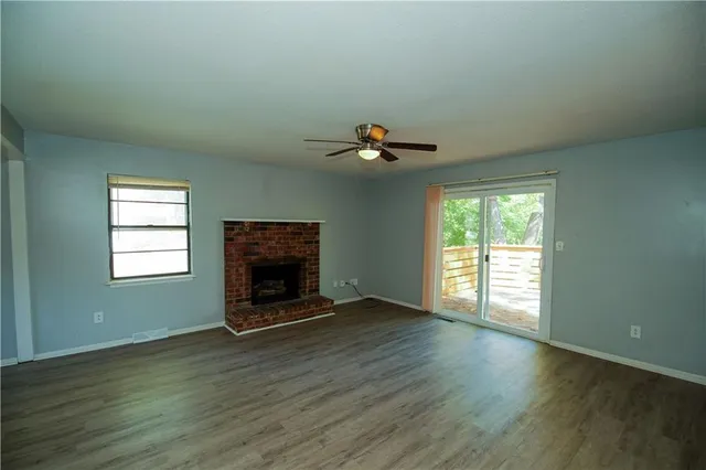 $195,000 | 913 Northwest Camelot Court, Blue Springs, MO 64015