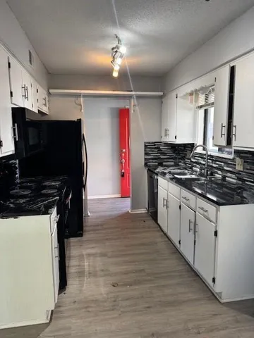 $195,000 | 913 Northwest Camelot Court, Blue Springs, MO 64015