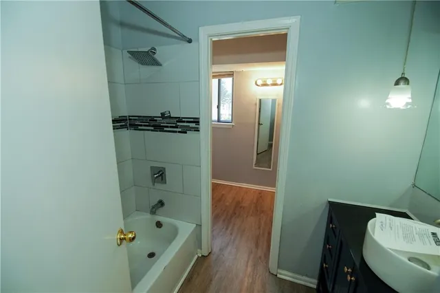 $195,000 | 913 Northwest Camelot Court, Blue Springs, MO 64015