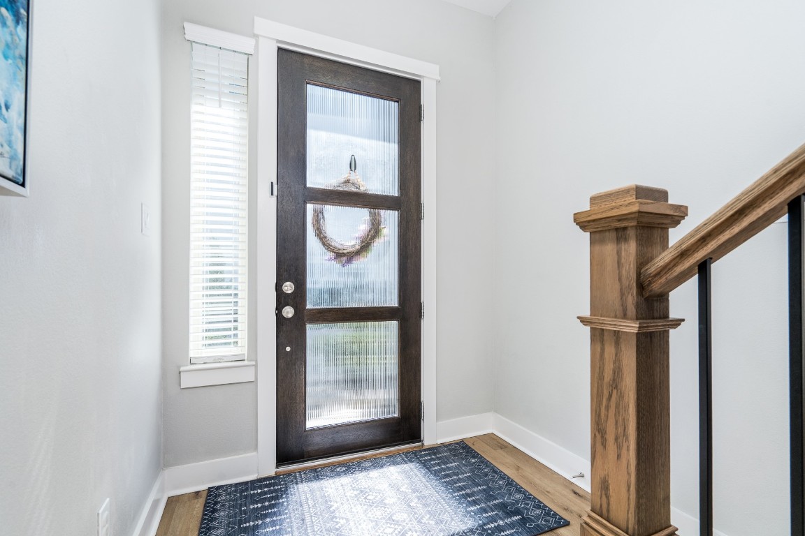 968 Ford Pines Lane Houston, TX 77091 - Photo 6 of 34 a view of an entryway with a window