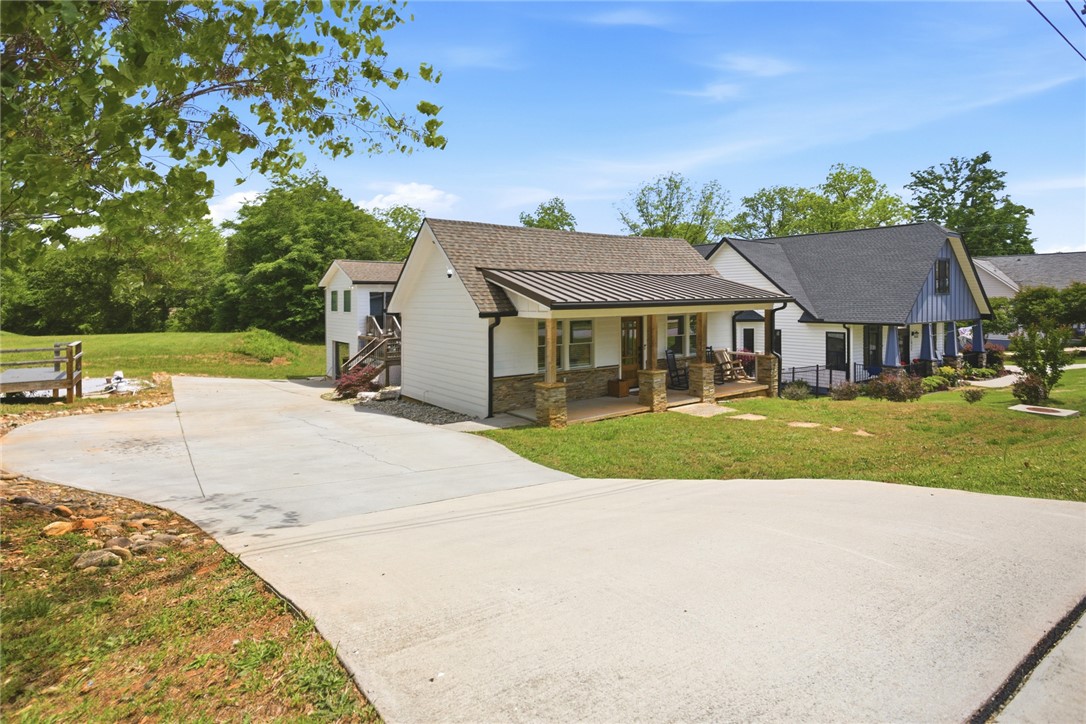 307 South Depot Street Seneca, SC 29678 - Photo 5 of 42