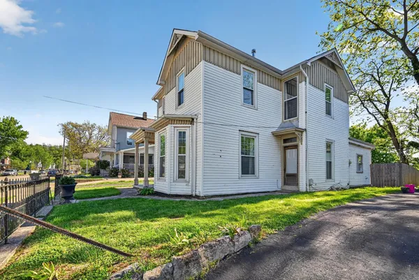 $272,500 | 416 Manchester Street, Aurora, IN 47001