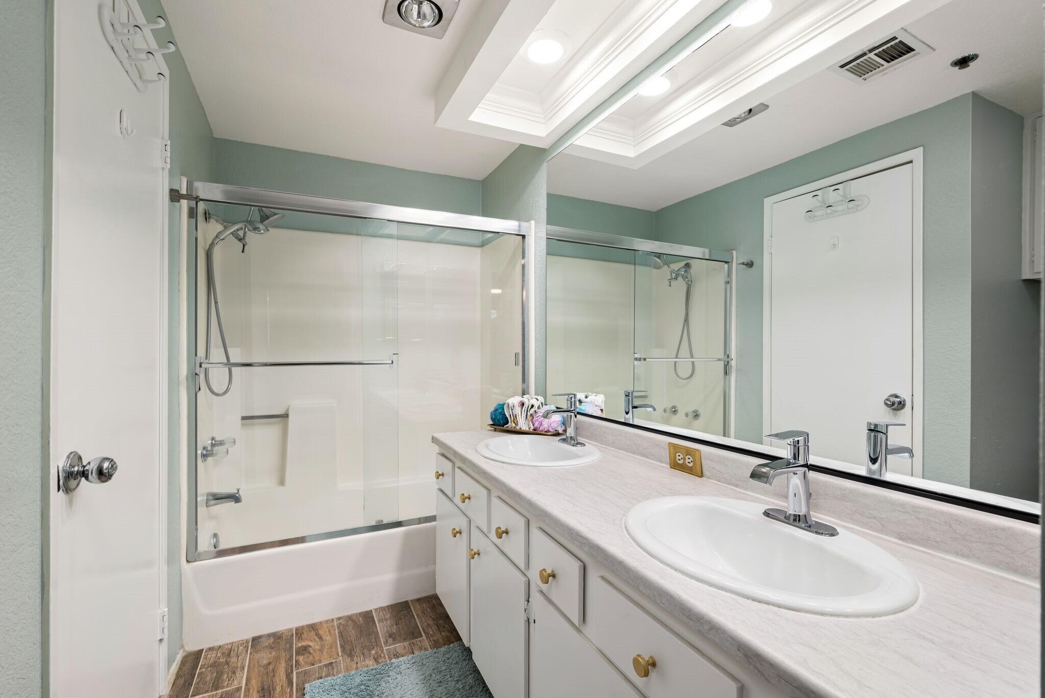 2700 Lawrence Crossley Road, Unit 22 Palm Springs, CA 92264 - Photo 19 of 41 Bathroom 2