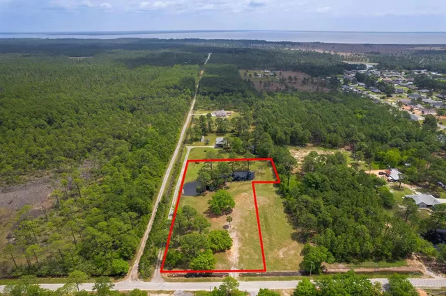 a view of a yard with a fountain