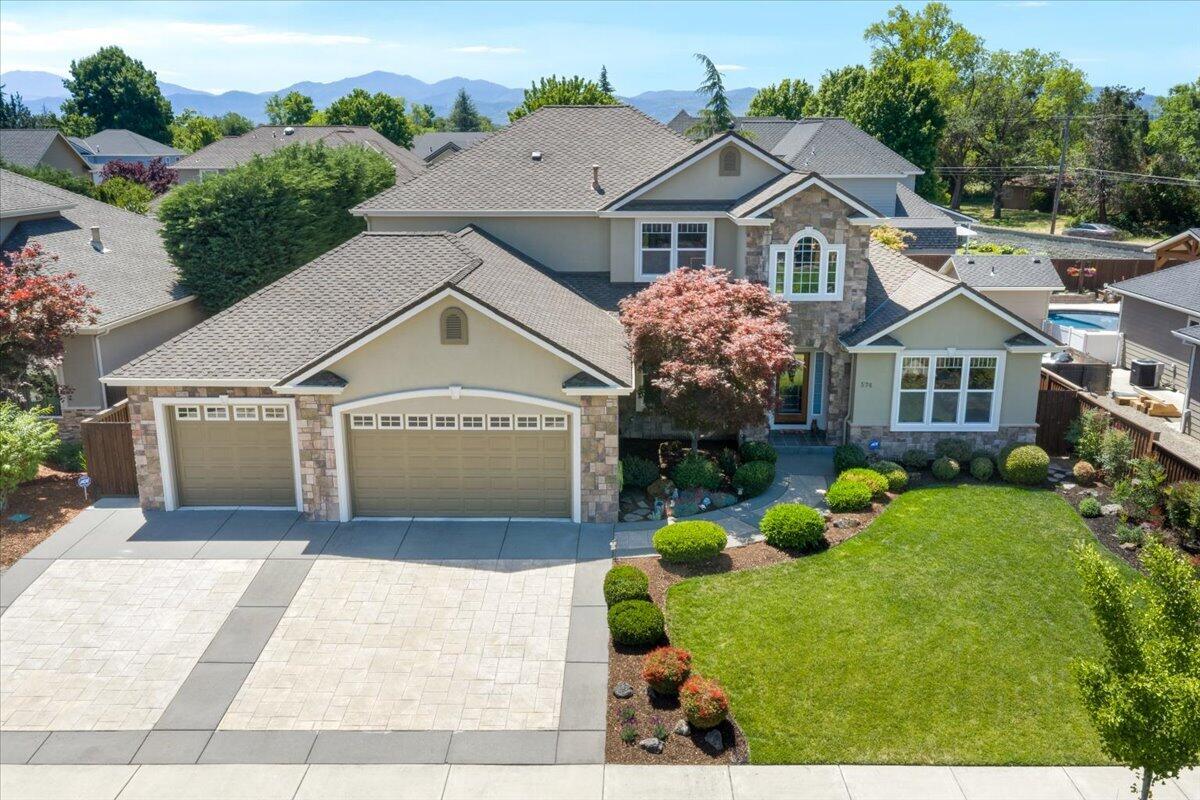 574 Grey Hawk Way Central Point, OR 97502 - Photo 38 of 39 38