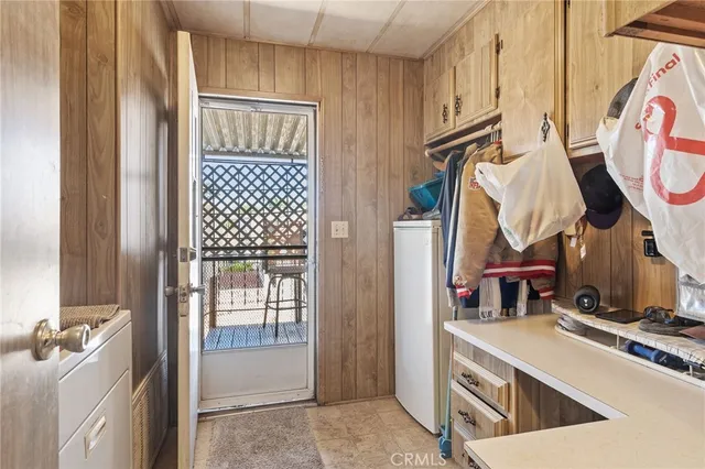 a view of utility room