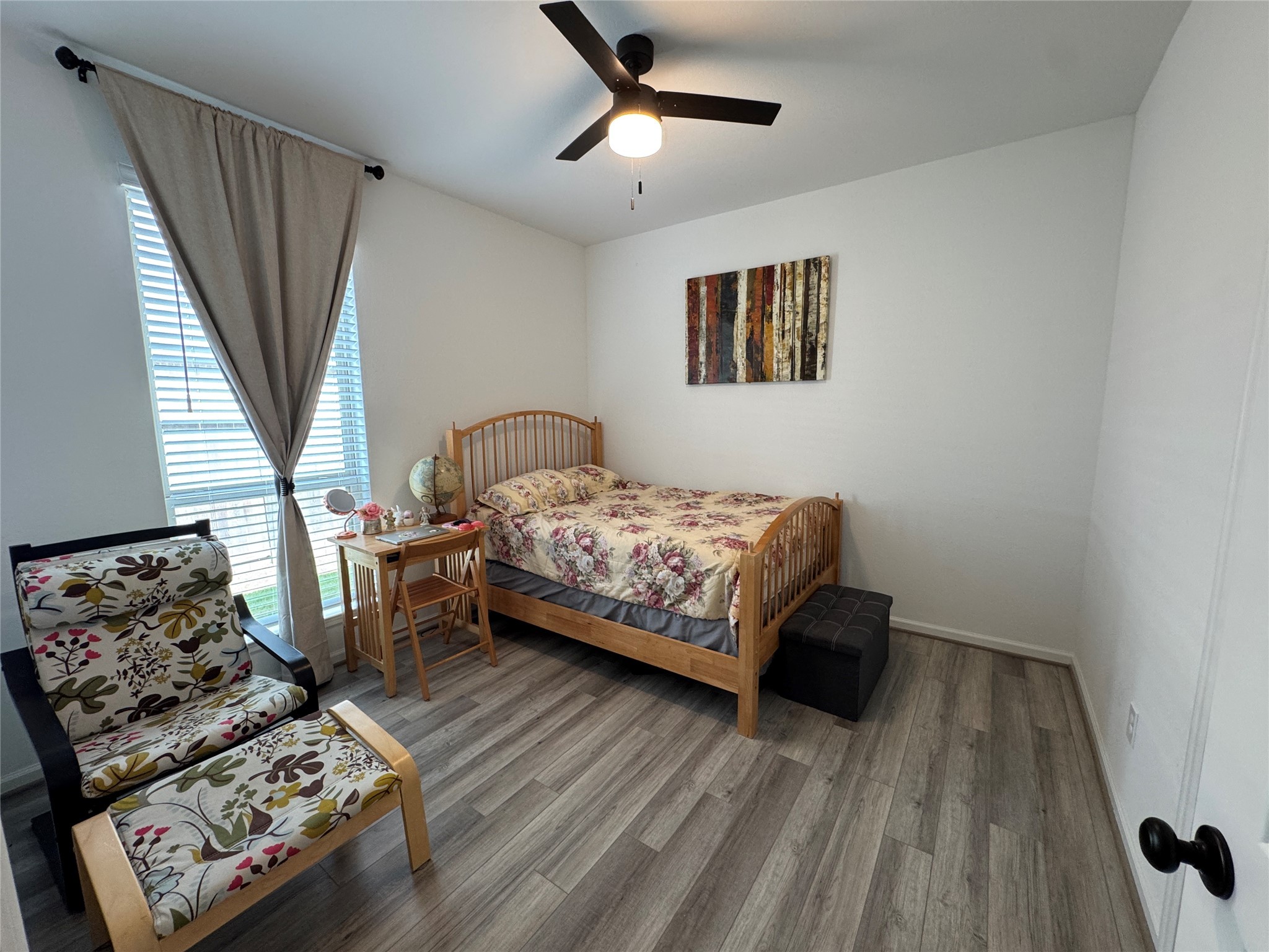 4522 Peloton Road Rosharon, TX 77583 - Photo 16 of 19 a bedroom with bed and a window