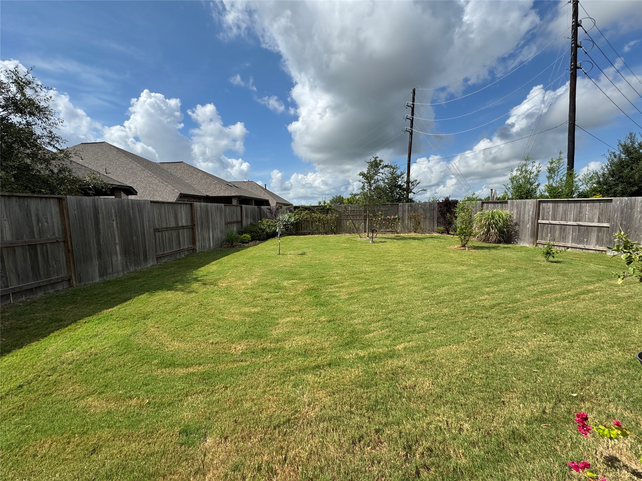 4522 Peloton Road Rosharon, TX 77583 - Photo 19 of 19 a view of a backyard of the house