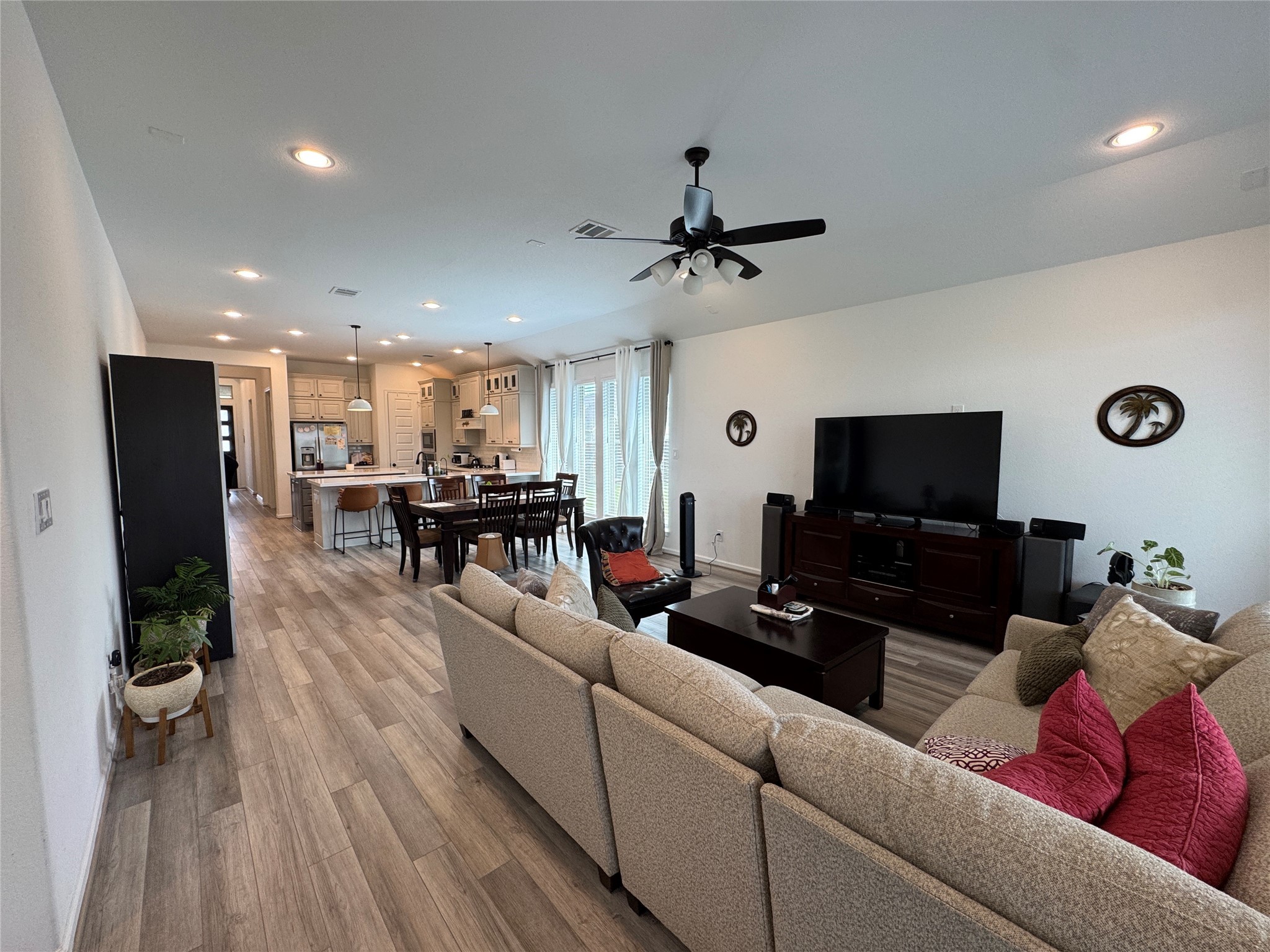 4522 Peloton Road Rosharon, TX 77583 - Photo 10 of 19 a living room with furniture and a flat screen tv