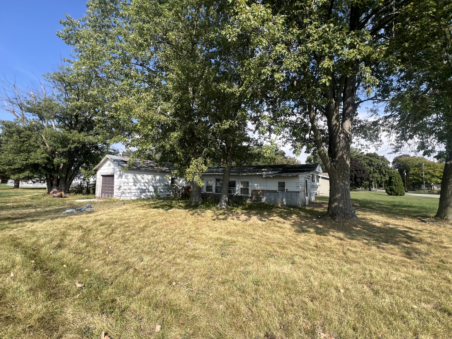 315 West Main Street Sheldon, IL 60966 - Photo 2 of 3 a front view of a house with a yard and garage