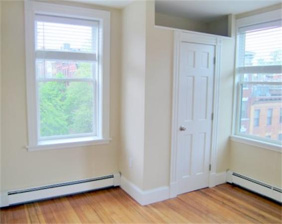 55 Phillips Street, Unit 7 Boston, MA 02114 - Photo 4 of 7