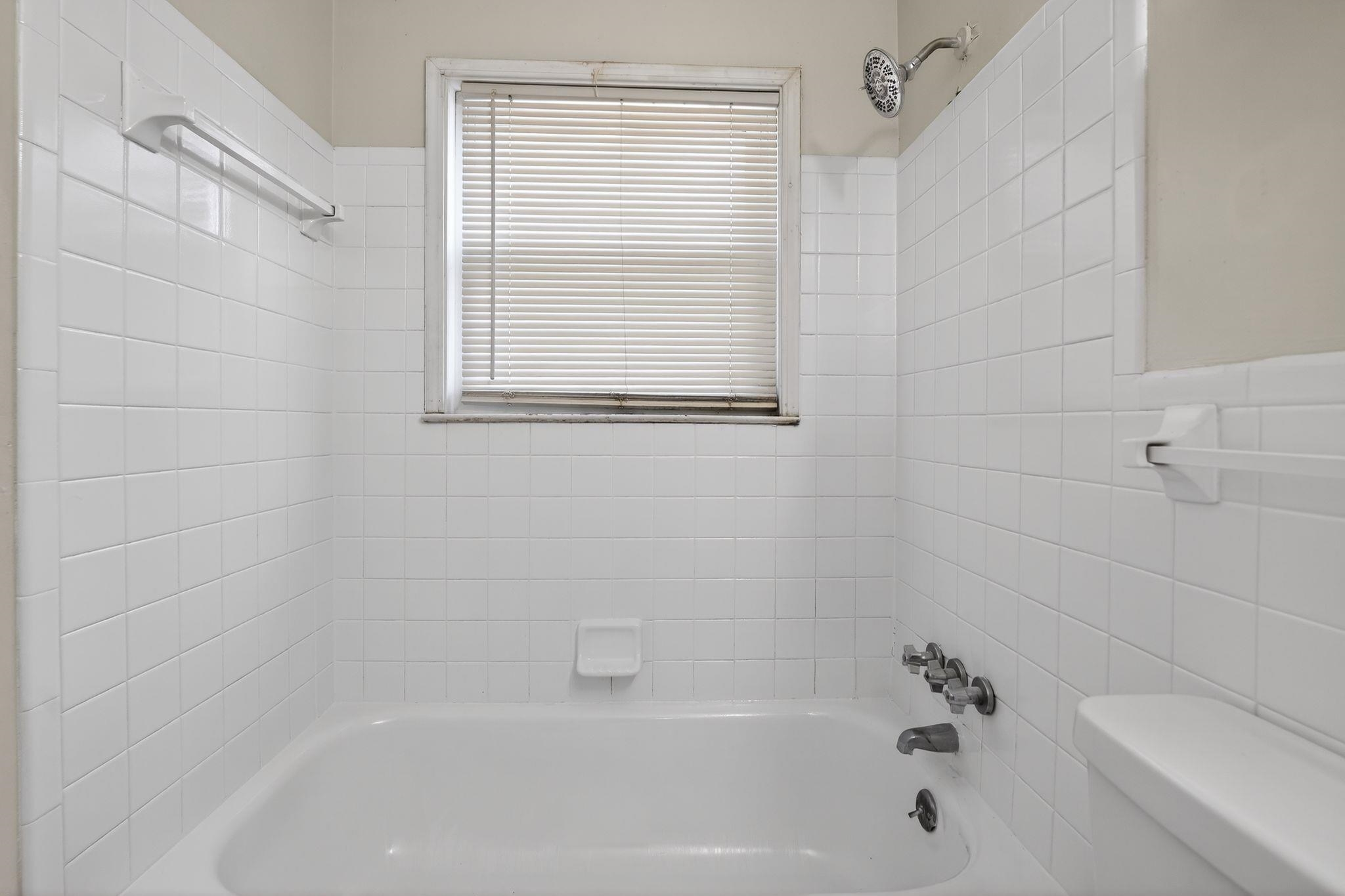 4118 Westmont Road Memphis, TN 38109 - Photo 33 of 37