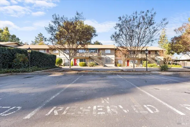 $519,000 | 426 North Street, Unit 14, Healdsburg, CA 95448