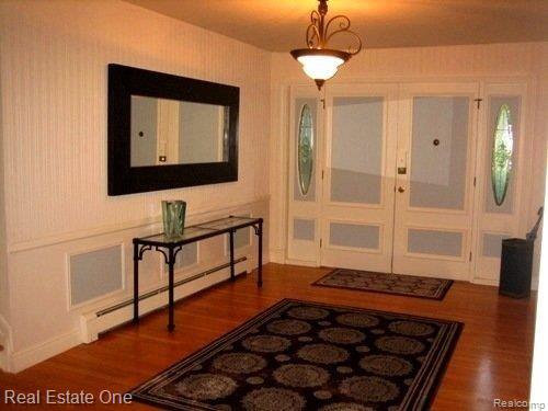 299 East Maryknoll Road Rochester, MI 48309 - Photo 2 of 10 foyer-hardwoods