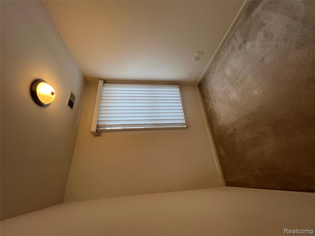 316 North Wixom Road, Unit 33 Wixom, MI 48393 - Photo 13 of 18