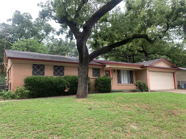 $265,600 | 132 Skylark Drive, Azle, TX 76020