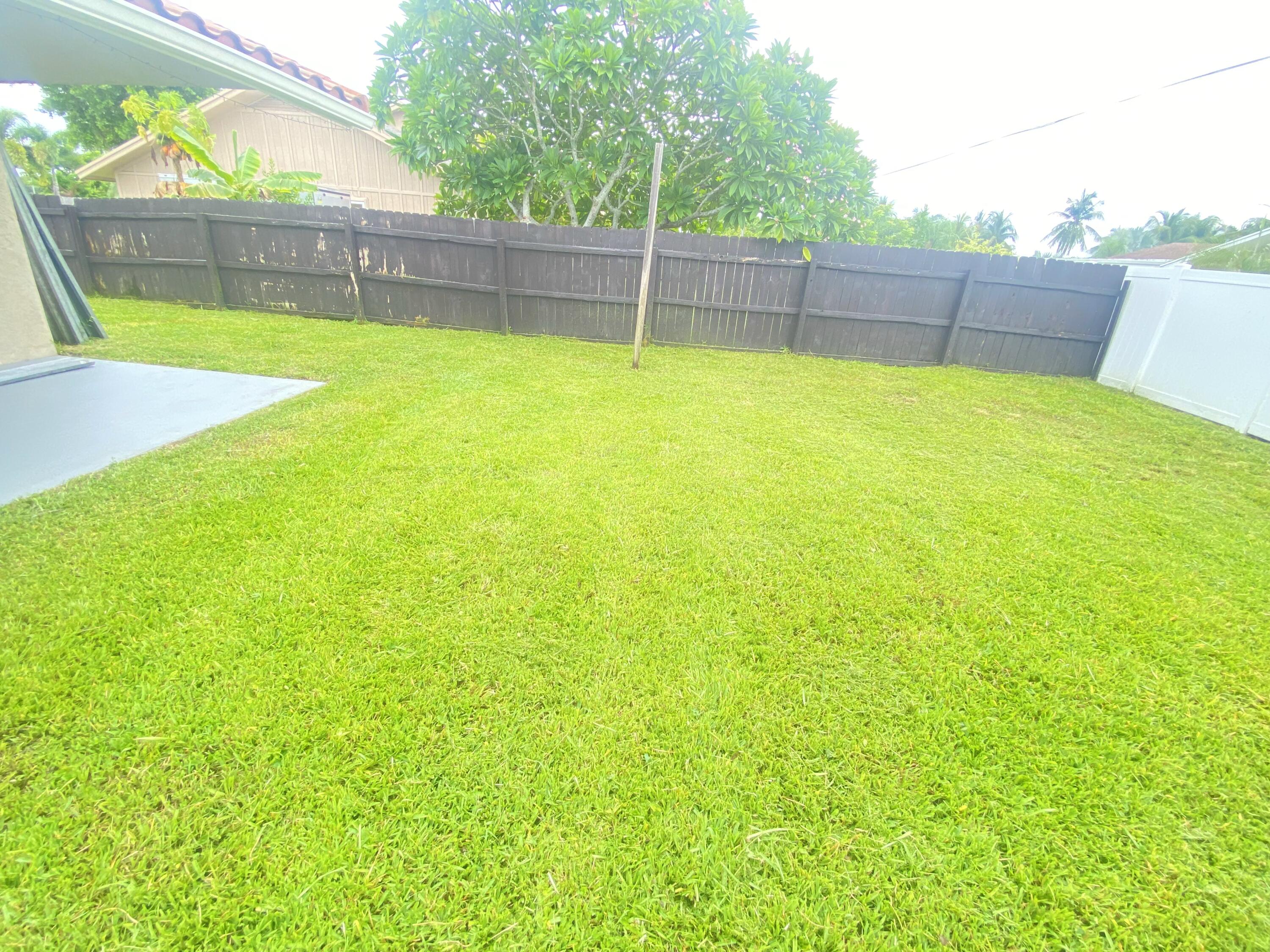 210 Oregon Lane Boca Raton, FL 33487 - Photo 2 of 8 Back yard