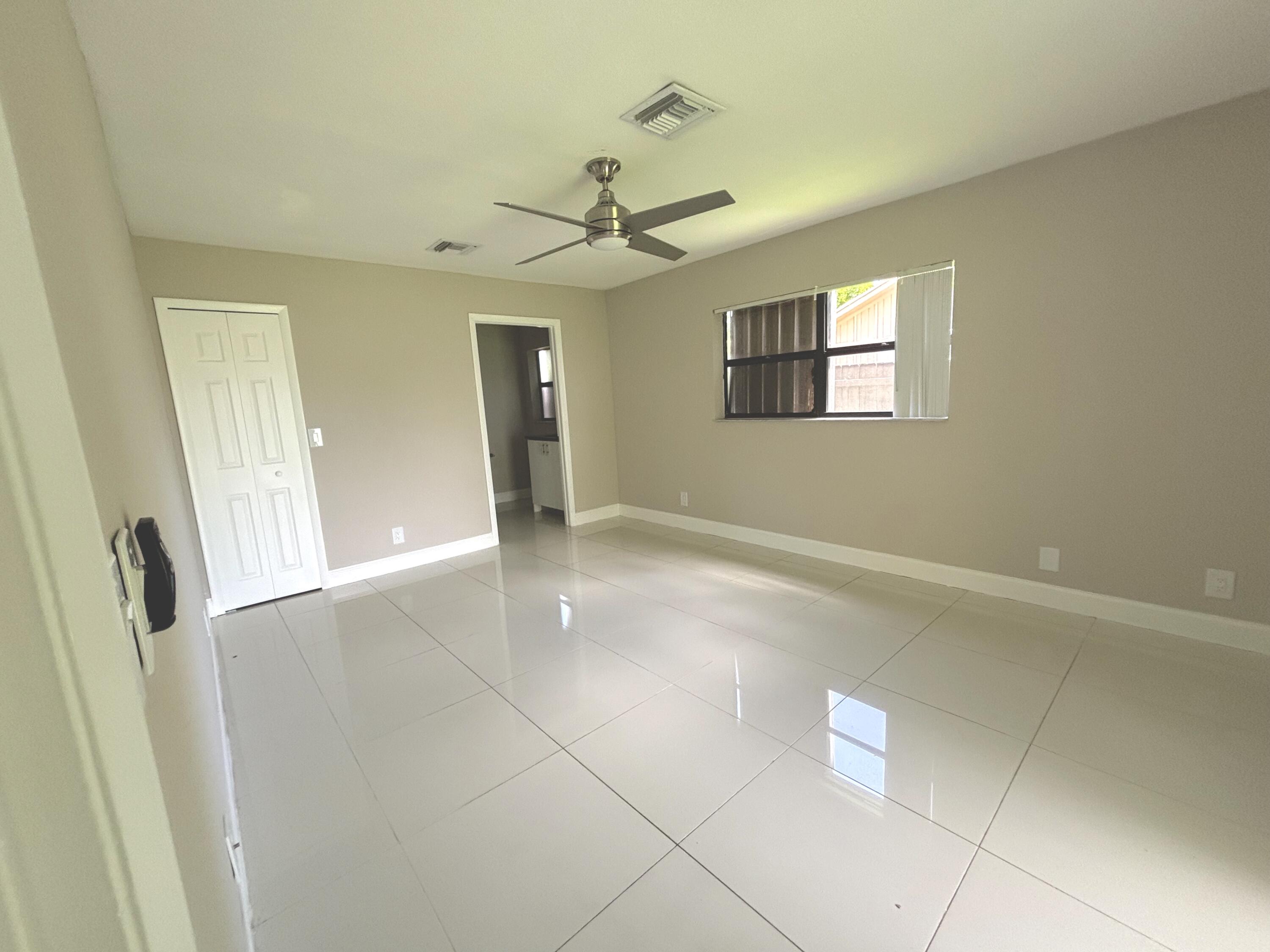 210 Oregon Lane Boca Raton, FL 33487 - Photo 4 of 8 IMG_2270
