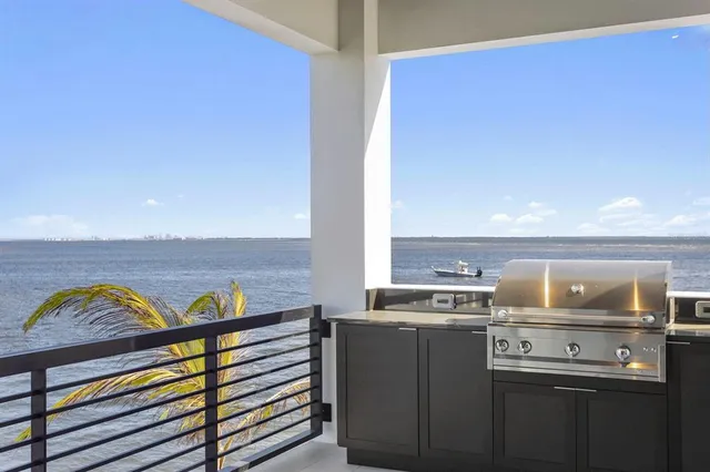 a view of entryway with a front door