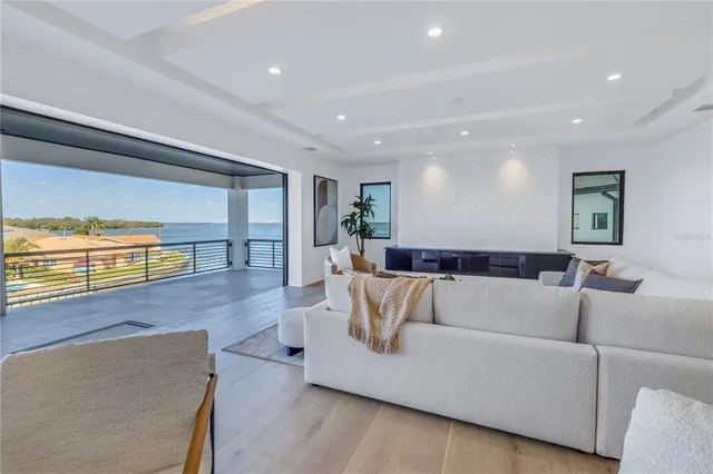 $5,950,000 | 2081 Michigan Avenue Northeast, St. Petersburg, FL 33703