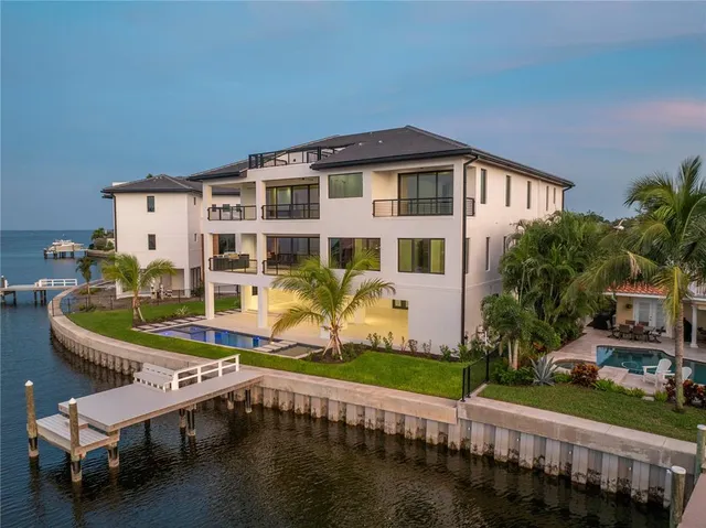 $5,950,000 | 2081 Michigan Avenue Northeast, St. Petersburg, FL 33703