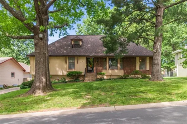 $285,000 | 3908 Woodbury Street, Independence, MO 64055