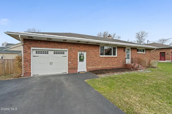 $339,900 | 442 Russell Road, Bethlehem, NY 12203