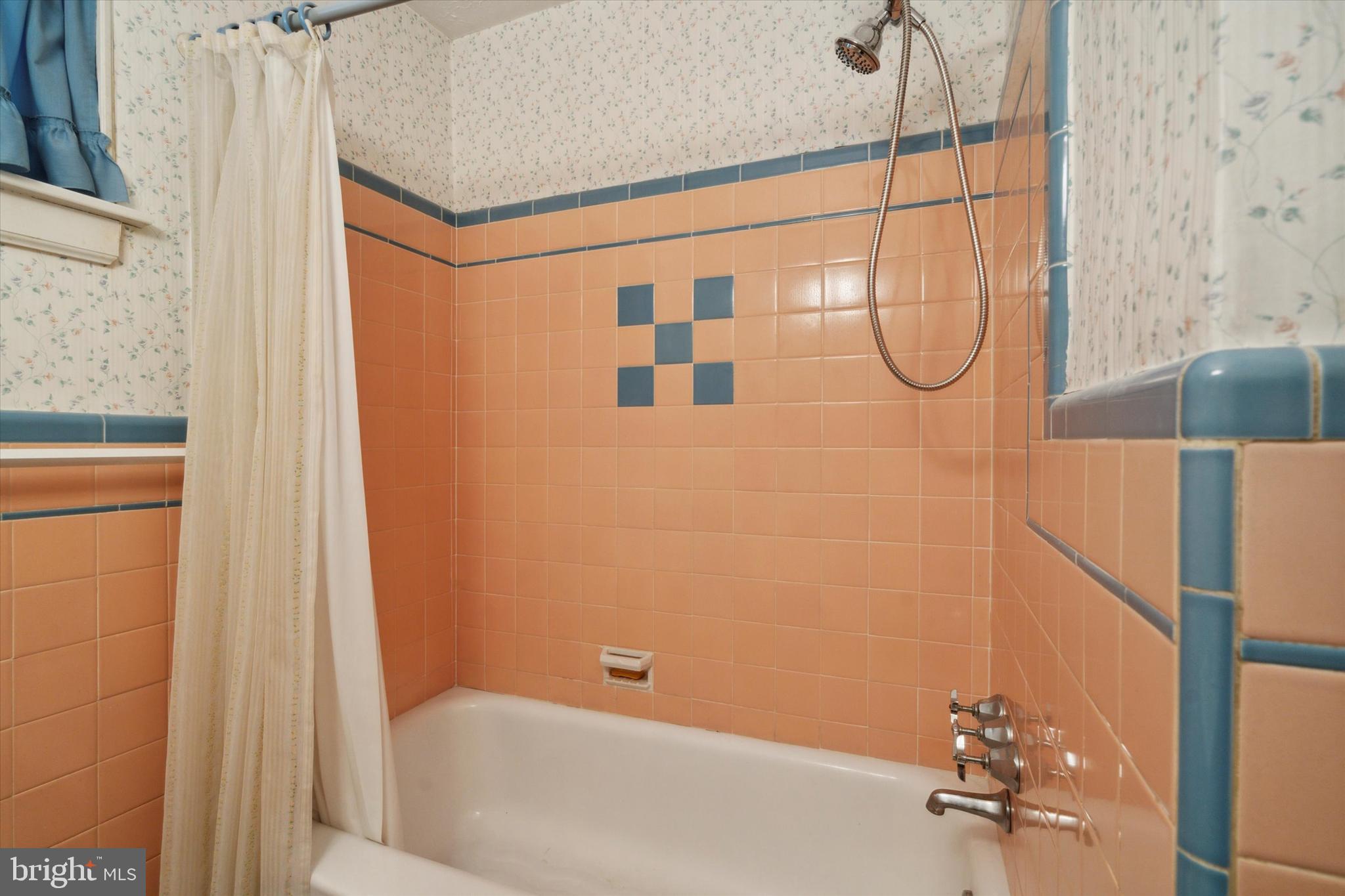 9820 Woodfern Road Philadelphia, PA 19115 - Photo 17 of 25 Gallery Image 17