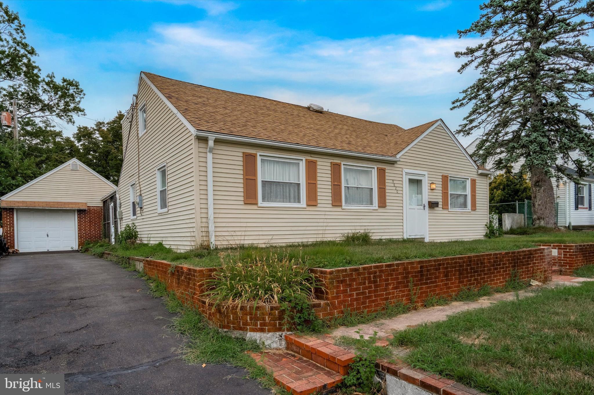 9820 Woodfern Road Philadelphia, PA 19115 - Photo 2 of 25 Gallery Image 2