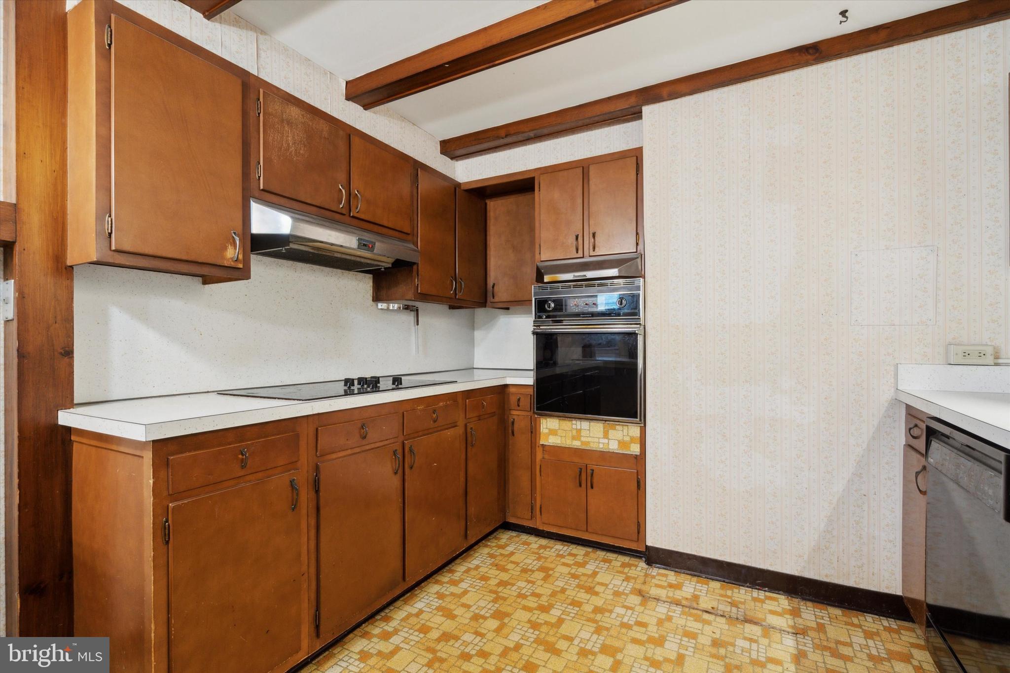 9820 Woodfern Road Philadelphia, PA 19115 - Photo 8 of 25 Gallery Image 8