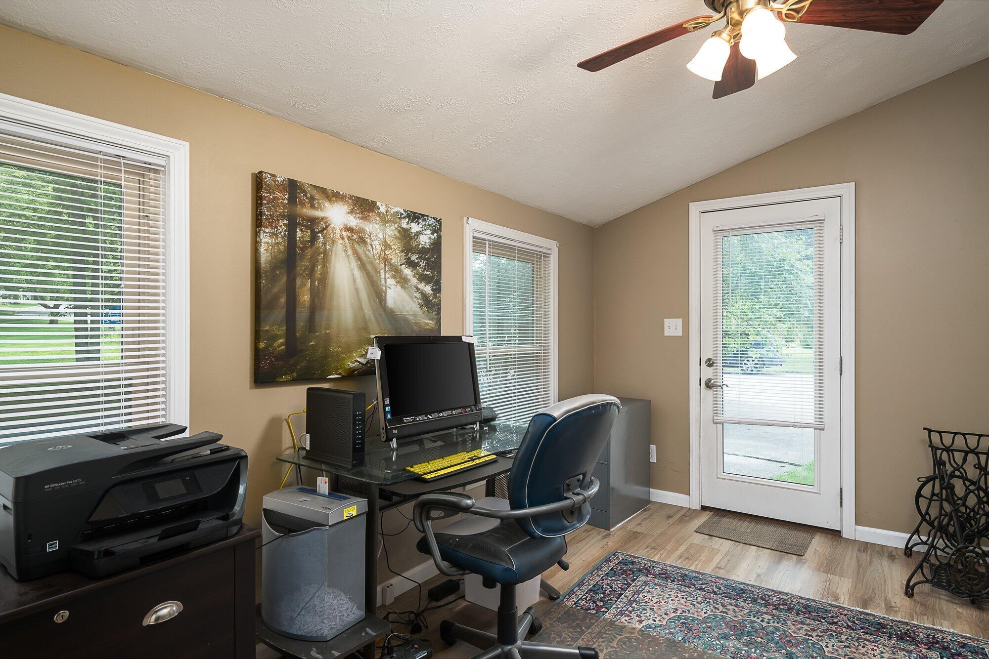 409 Ryne Court Versailles, KY 40383 - Photo 13 of 24 409_ryne_ct_8_8_23-013.jpg-SMALL