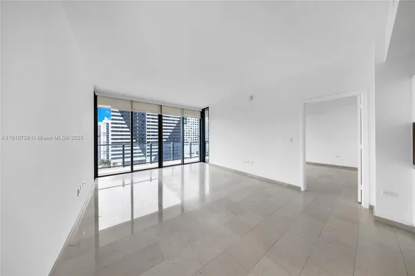 $7,950 | 88 Southwest 7th Street, Unit 1004, Miami, FL 33130