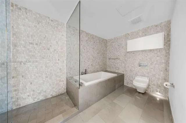 $8,500 | 88 Southwest 7th Street, Unit 1004, Miami, FL 33130