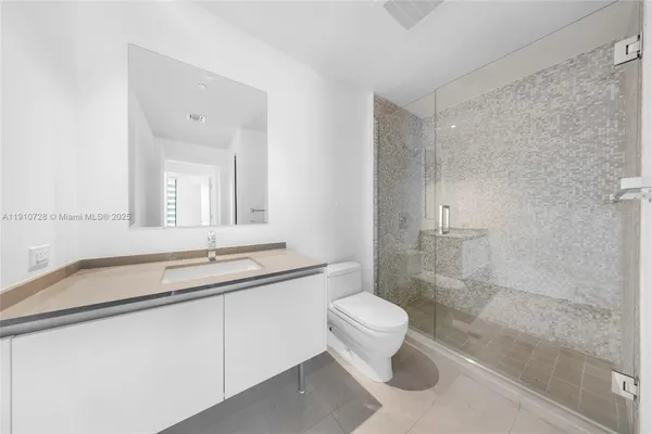 $7,950 | 88 Southwest 7th Street, Unit 1004, Miami, FL 33130