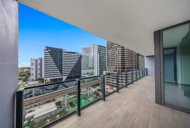 $8,500 | 88 Southwest 7th Street, Unit 1004, Miami, FL 33130