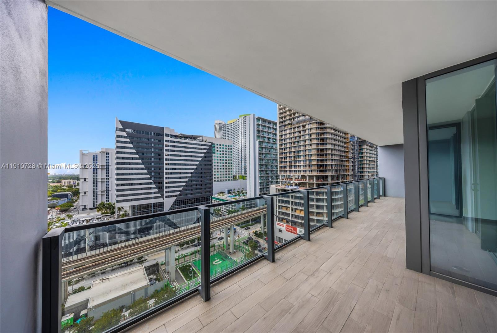88 Southwest 7th Street, Unit 1004 Miami, FL 33130 - Photo 35 of 40 a view of terrace with wooden floor and a potted plant