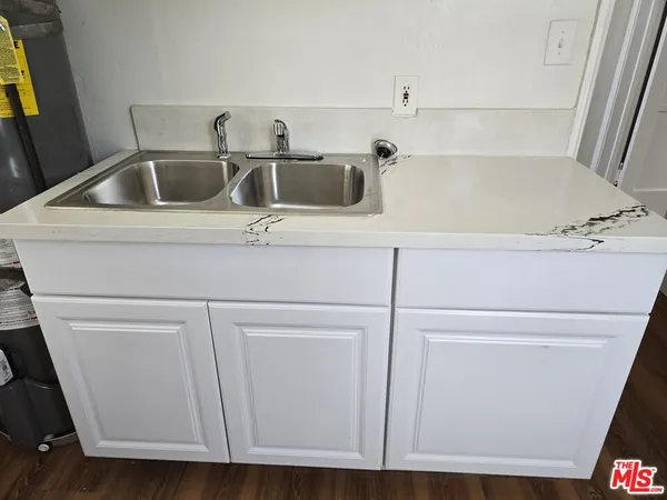 a close view of sink and tap