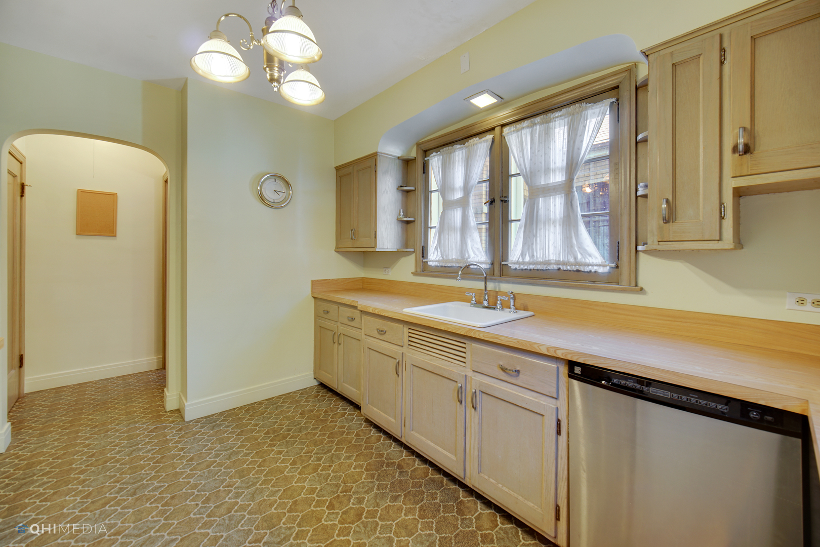 10151 South Bell Avenue Chicago, IL 60643 - Photo 9 of 22 a bathroom with a granite countertop sink a large mirror and a bathtub